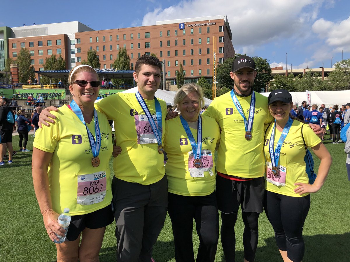 AliDanielle7's tweet photo. Akron Childrenโs Palliative Care Team relay!!! ๐๐๐ปโโ๏ธ๐๐ปโโ๏ธ #ACHero #runAkron #PrincessNinja https://t.co/sOhO0EPsw5