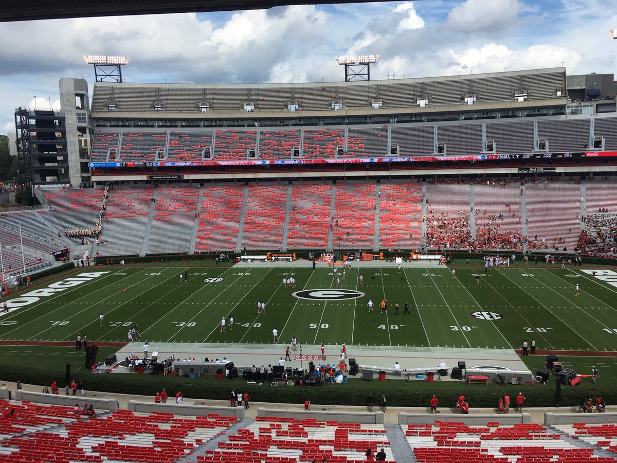 DavidWCobb's tweet photo. #teamTFP is on the premises. Vols and Dawgs in less than two hours. https://t.co/hhwe2thSWW