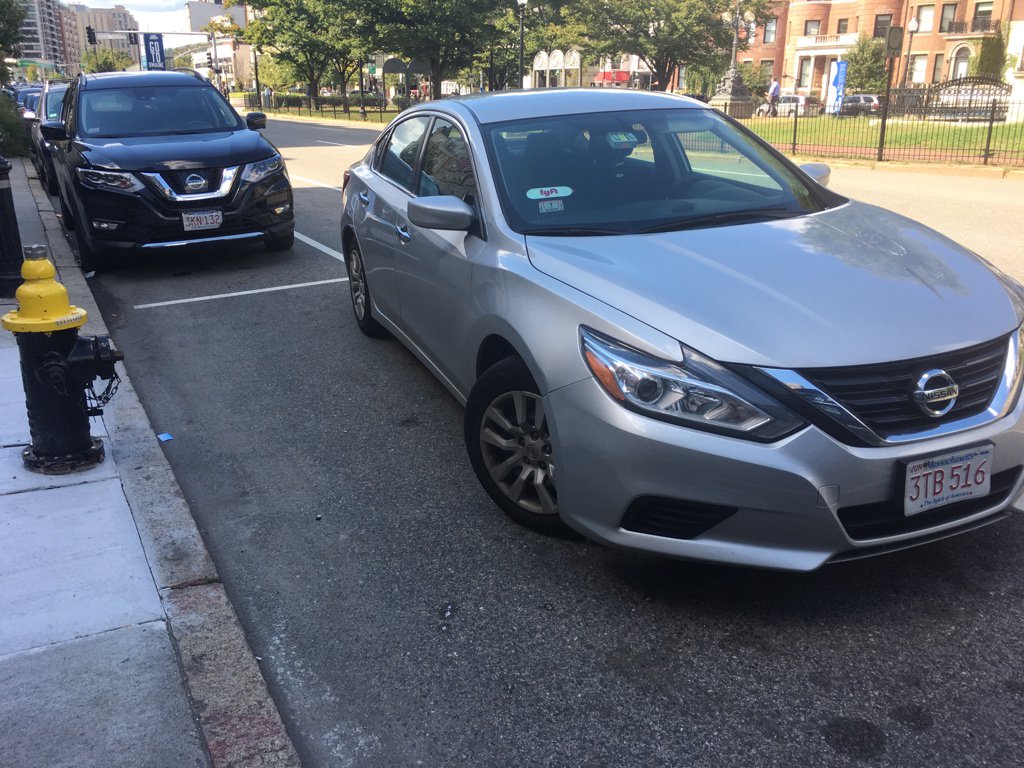 robgomes's tweet photo. @lyft Commonwealth Ave, Kenmore Square, Boston. Parked partway into oncoming traffic.  In front of a hydrant.

… really? https://t.co/R1MzmLOetE