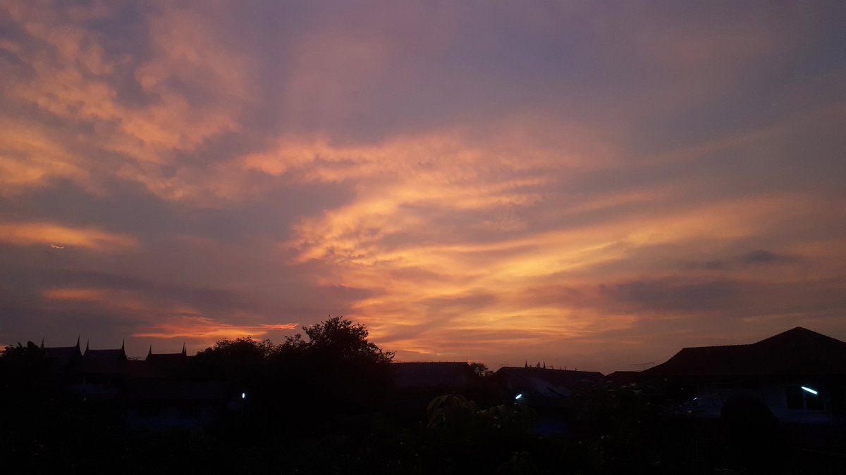 oraice_ssk9's tweet photo. กว่าจะผ่านไปแต่ละวัน #gallery #shot #lovemoment #mycapturebook #sun #landscape #travel #thailand #sky #photo #naturaleza #nature #naturerepublic #storytellingphotography #naturephotography #takeaphoto #tomaunafoto #i912 #igdaily #icetravel https://t.co/CVS7Mv4ck2
