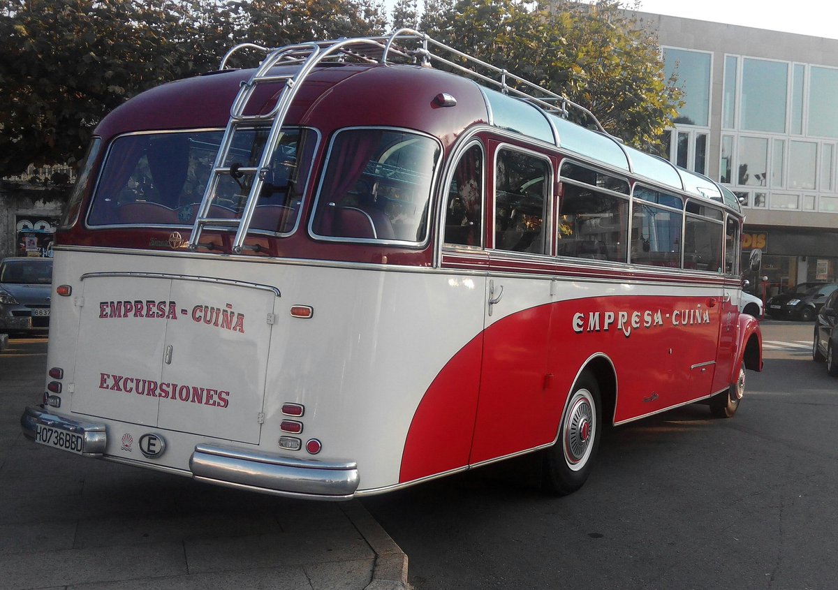 GaliceltaSL's tweet photo. Belleza e historia 😍
Autobús de 1954 estacionado en Bueu (Península de O Morrazo, Rías Baixas, Pontevedra) https://t.co/ex1dg98XBa