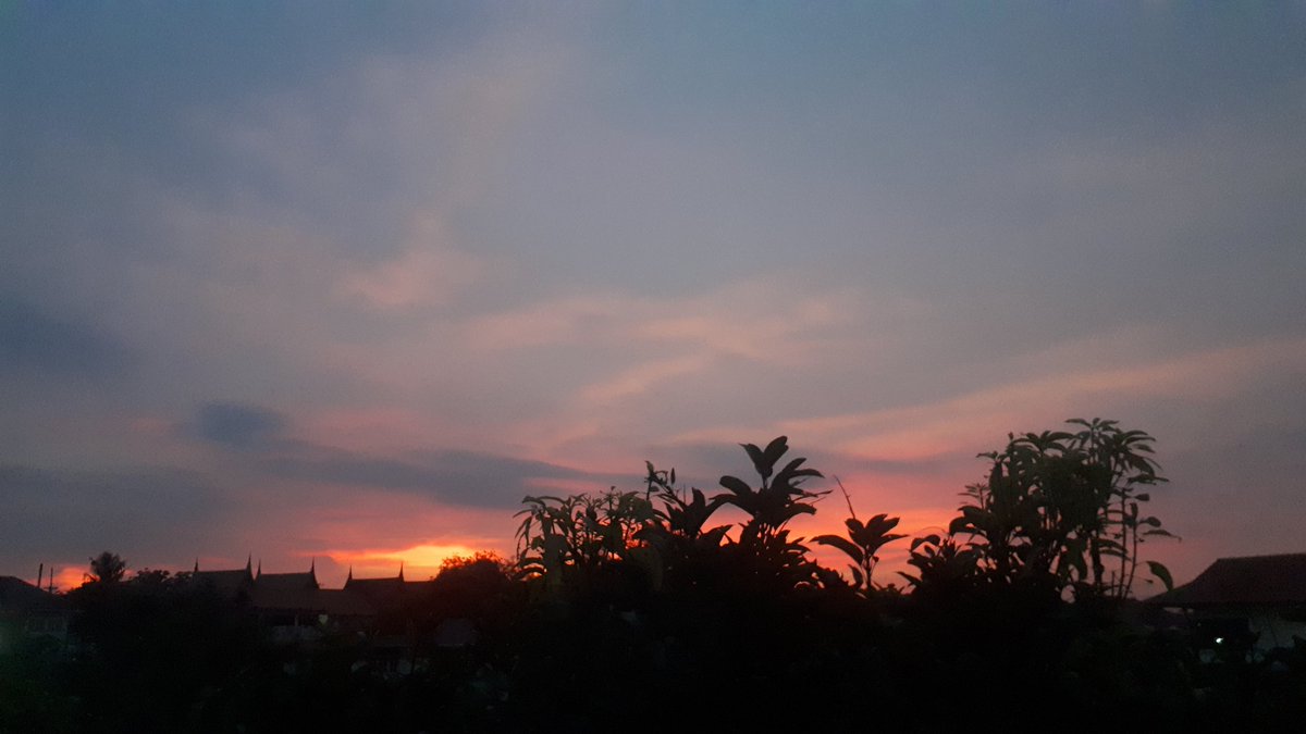 oraice_ssk9's tweet photo. กว่าจะผ่านไปแต่ละวัน #gallery #shot #lovemoment #mycapturebook #sun #landscape #travel #thailand #sky #photo #naturaleza #nature #naturerepublic #storytellingphotography #naturephotography #takeaphoto #tomaunafoto #i912 #igdaily #icetravel https://t.co/CVS7Mv4ck2