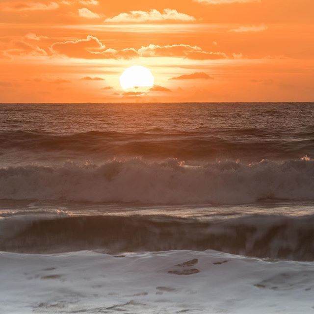bigwelshpaul's tweet photo. Pembrokeshire sunset. #canonuk #letsgobenro #fstopgear #visitpembrokeshire #pembrokeshirecoastnationalpark #sunset #beach #visitwales https://t.co/F5IU2k83rl