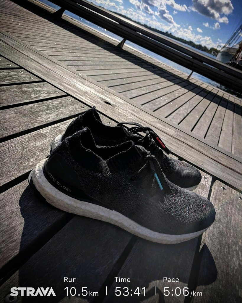 Morning run on the lake. 🏃

#SportChekAthlete #yourbetterstartshere #chasinggoals #trainingformarathon