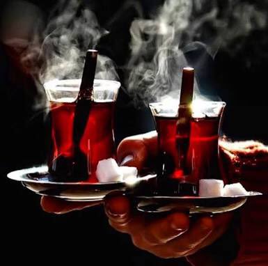 th_yns's tweet photo. Çay!
İki #Çay Söyle Azizim.
Az Da Olsa #Gönlümüz Demlensin.
Ağacın Dalını #Rüzgar, İnsanın Kalbini #İnsan Kırar.
İnsan #Yarım Kalmaz Azizim, #Yarım Bırakılır, #Yarı Yolda Bırakılır, #Yaralı Bırakılır.
İnsanlar #Kitap Gibidir Azizim.
Önemli Olan #Cildi Değil İçindekilerdir. https://t.co/ciWz1zMOZo