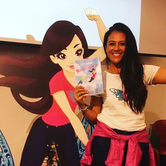 WorldSportTour2's tweet photo. Domenica 30 Settembre alle 17.30 all’interno di Wst-Show Giusy Versace, atleta paralimpica presenterà il suo libro illustrato “Wonder Giusy” #29set #wstshow #sportxtuttiwst #FieraTurismoSportivoeAccessibile https://t.co/mrEB1KXQyO