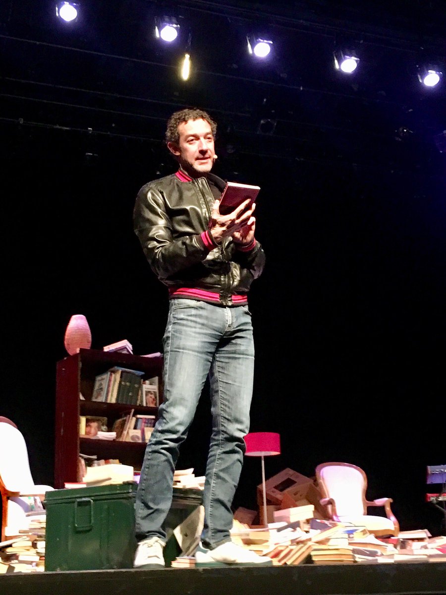 AzarJy's tweet photo. @thomasgunzig nous lit la reine Paola au théâtre 140... Viendez! #Le140 #Schaerbeek https://t.co/CR9oCUCqhE