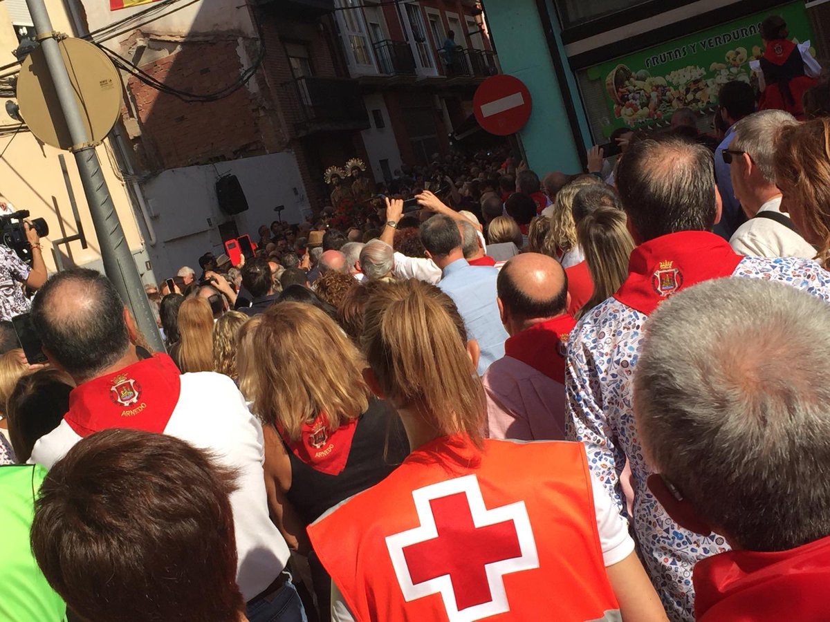 CruzRojaRioja's tweet photo. #Voluntariado de Cruz Roja están presentes en los principales actos de las Fiestas de Arnedo #SCySD18. Hasta el momento, 10 asistencias de las cuales 4 han sido trasladados a centros sanitarios. https://t.co/daaB6X4pK3