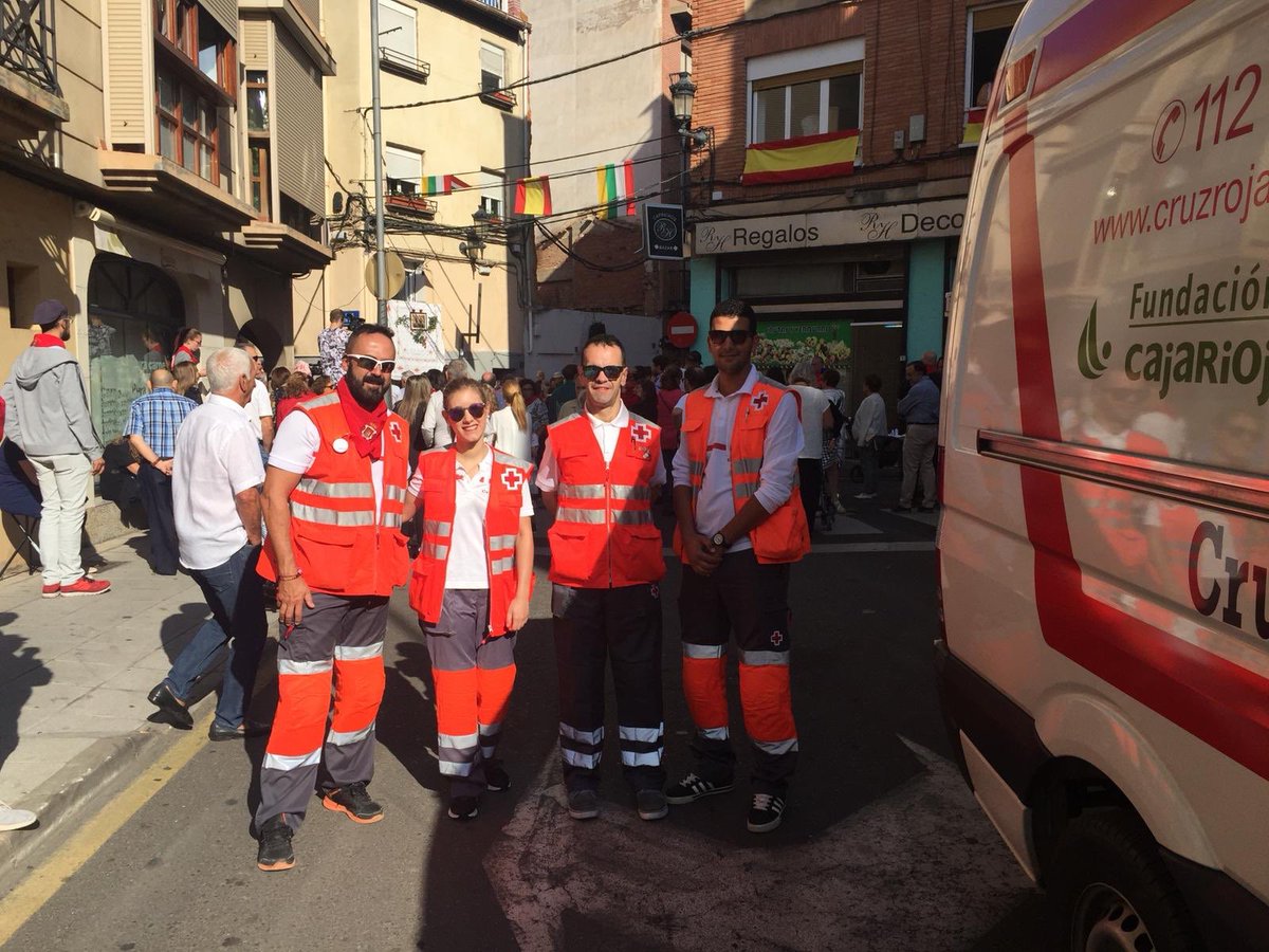 CruzRojaRioja's tweet photo. #Voluntariado de Cruz Roja están presentes en los principales actos de las Fiestas de Arnedo #SCySD18. Hasta el momento, 10 asistencias de las cuales 4 han sido trasladados a centros sanitarios. https://t.co/daaB6X4pK3