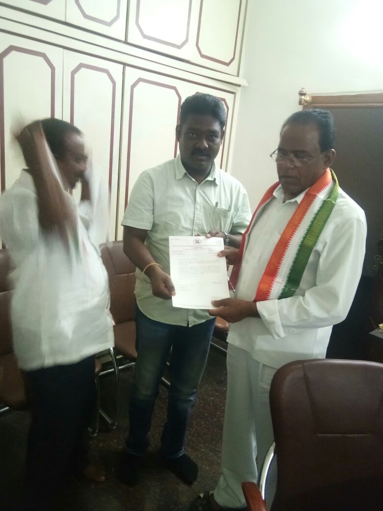 RamagundamC's tweet photo. The #Yungendar &amp; #Munja_Srinivas appointed as Presidents of City Congress &amp; town Congress, Godavarikhani, Peddapalli dist, #Telangana. The @INCTelangana SC-Cell Chief #Aarepelli_Mohan &amp; #Kalva_Lingaswami(RMC-Chief) appointed them. Hope they dedicates to the @INCIndia core values https://t.co/gXWXNLn8Oj