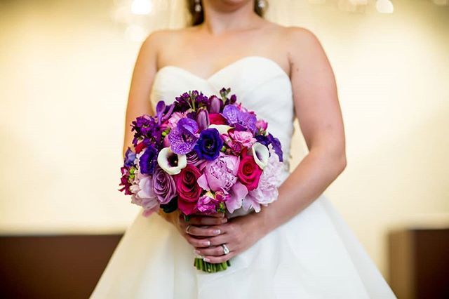 Estate_Chicago's tweet photo. Art comes in many forms, and we think this beautiful bouquet is no exception! || Venue: @estate_chicago | Photography: @robbdavidsonphotography | Design & Flowers: #Flowerville https://t.co/lrwAUzt5u8