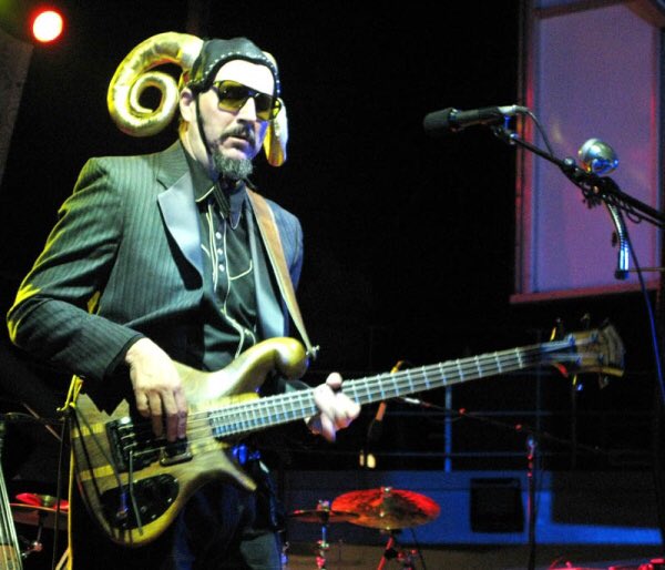 Happy Birthday to Bass Extraordinaire Les Claypool !   
