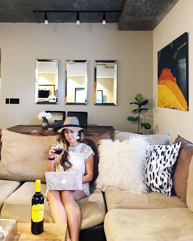 Back in Austin and now have my sights set on ACL 🙌🏼 I’m enjoying some <a href="/campoviejousa/">campoviejousa</a> wine and a little bit of online shopping for the festival 🍷🎶 Campo Viejo is the official wine sponsor of the music festival and will be sold at all concession locati… ift.tt/2xWKDiU