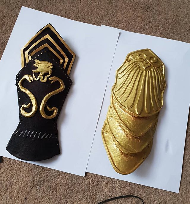 TheGamerGirlUk's tweet photo. Another #WIP of my gauntlets for Kassandra! Foam by @poly.props and sealed with Polyprops hexflex!! ~
~
~
#assassinscreedodyssey #assassinscreed #Ubisoft #KassandraCosplay #CosplayWIP #McmComicon https://t.co/JP1oE1jOQ7 https://t.co/fiiZLDXmAk