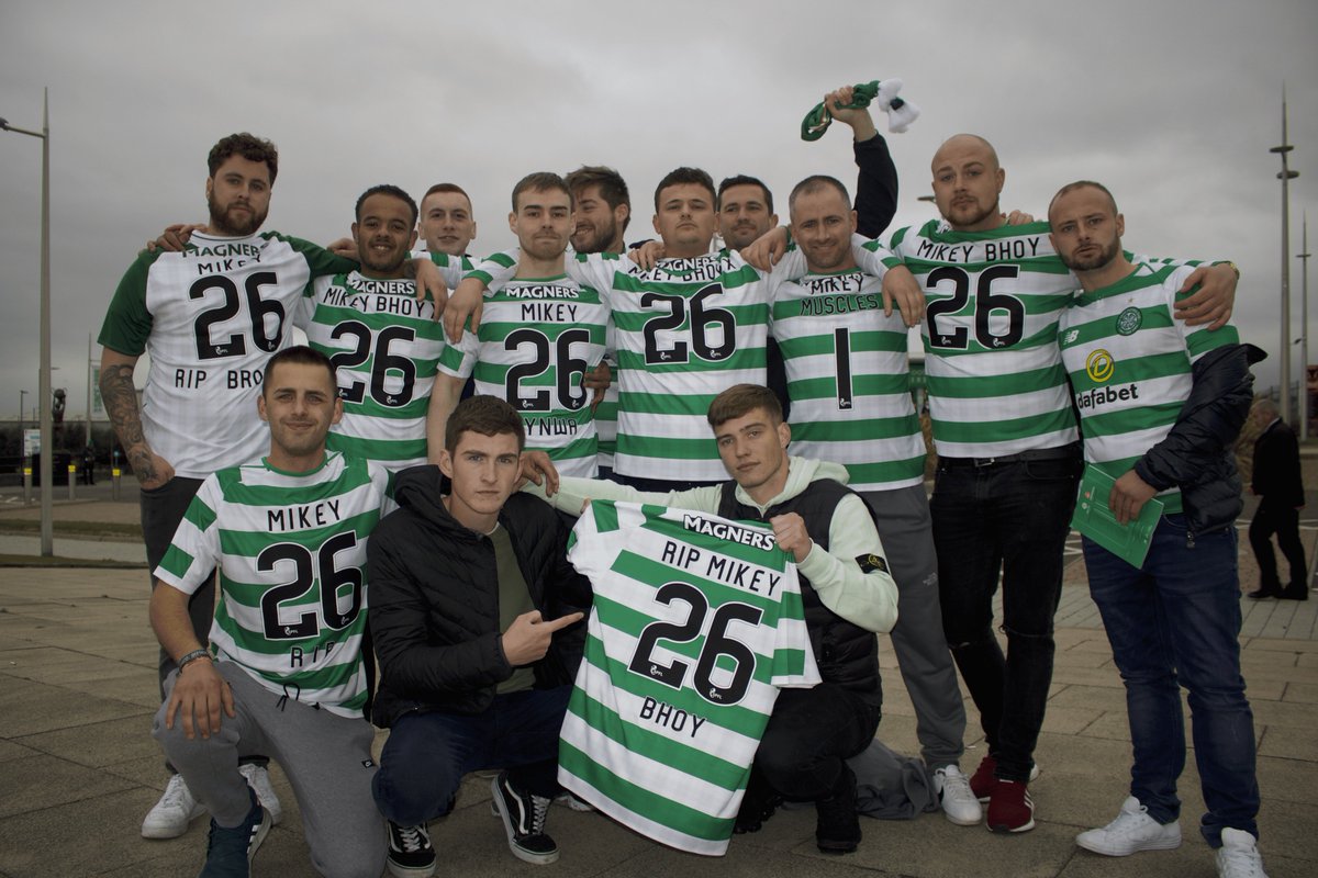CelticFansTV's tweet image. Great tribute from these bhoys for their friend Michael McArthur today. Also good to see the crowd pay their respects with a minute's applauds in the 1st half. RIP Mikey 🍀