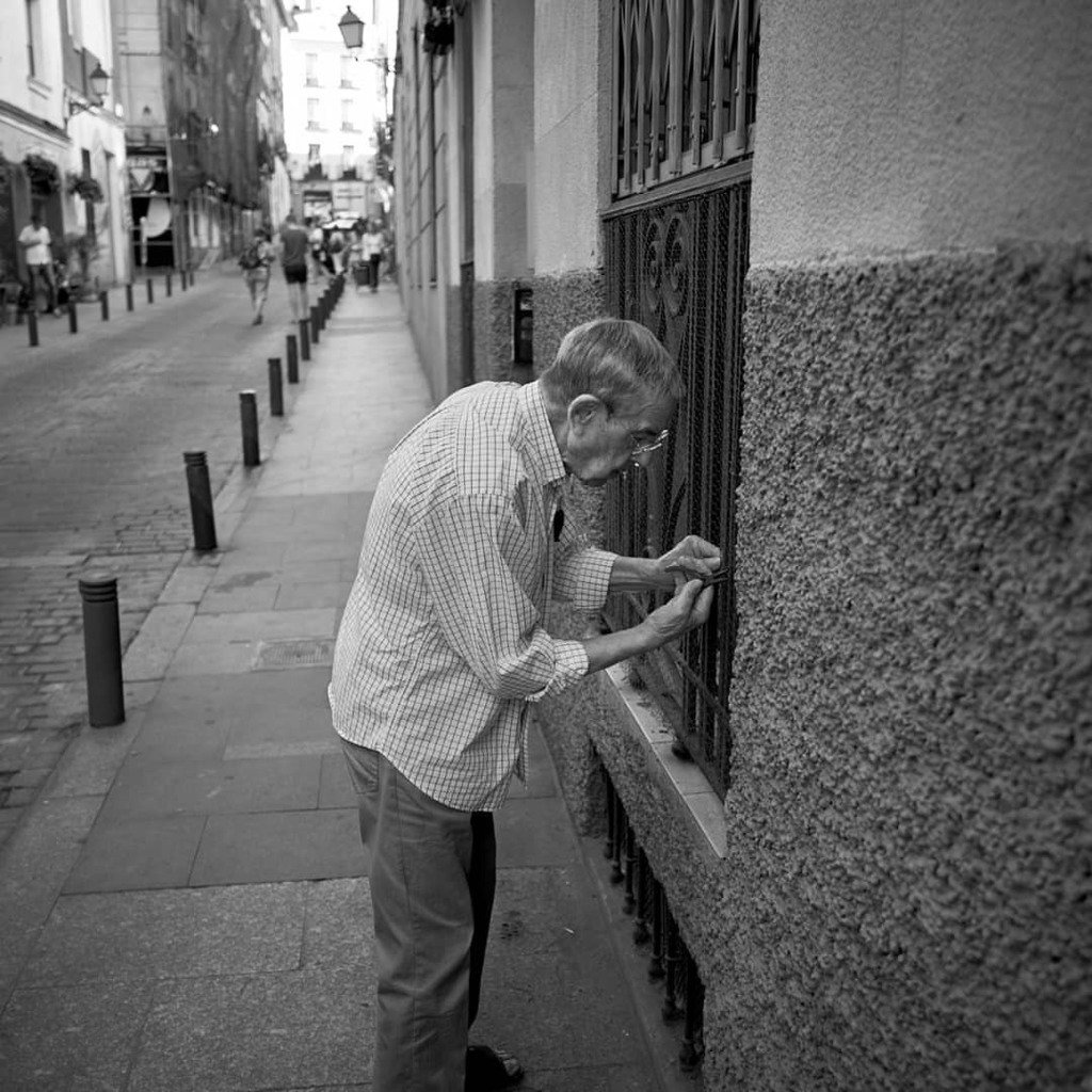 falevian's tweet photo. #streetphotography #street #Madrid #burndiary #burnmagazine #Spain
#everybodystreet #gspc #streetphotographers #lfimagazine #LCExposure #oggl #burndiary #street_photo_club #d #shootermag #helloicp #msnbcphoto #myfeatureshoot #everydayeverywhere #NOSp
#madrid_ig_streetlife
… https://t.co/hANhrvDdrm