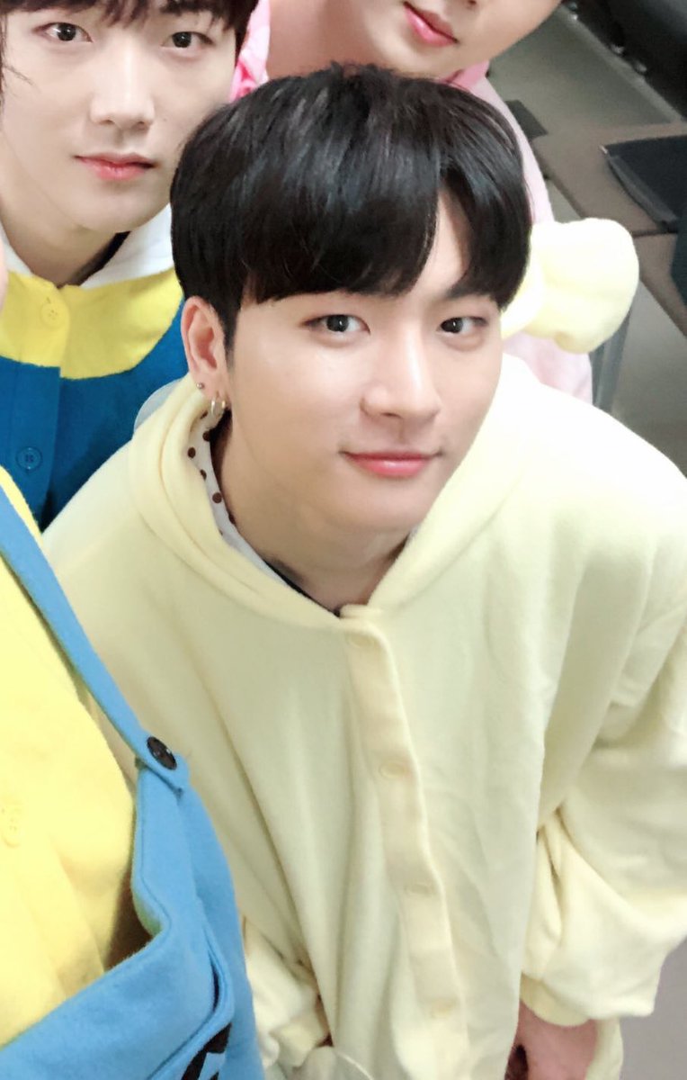 lqhojoon's tweet photo. PLEASE!!!! 💗💖💗💕💘😭 https://t.co/7WZ9Gd3h3c
