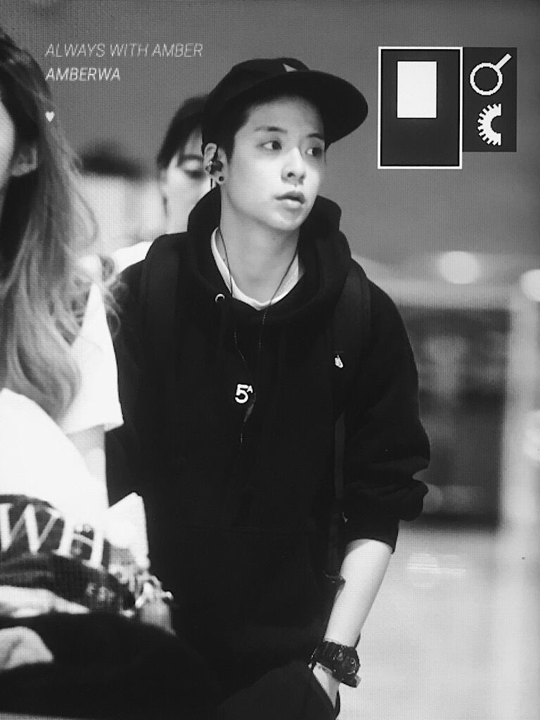 amber_wa's tweet photo. 180929 ICN :) 런던 출장 다녀온 엠대리님 💕 장시간 비행에도 멋짐을 잃지 않았돠 #엠버 https://t.co/tx50ohPX1w