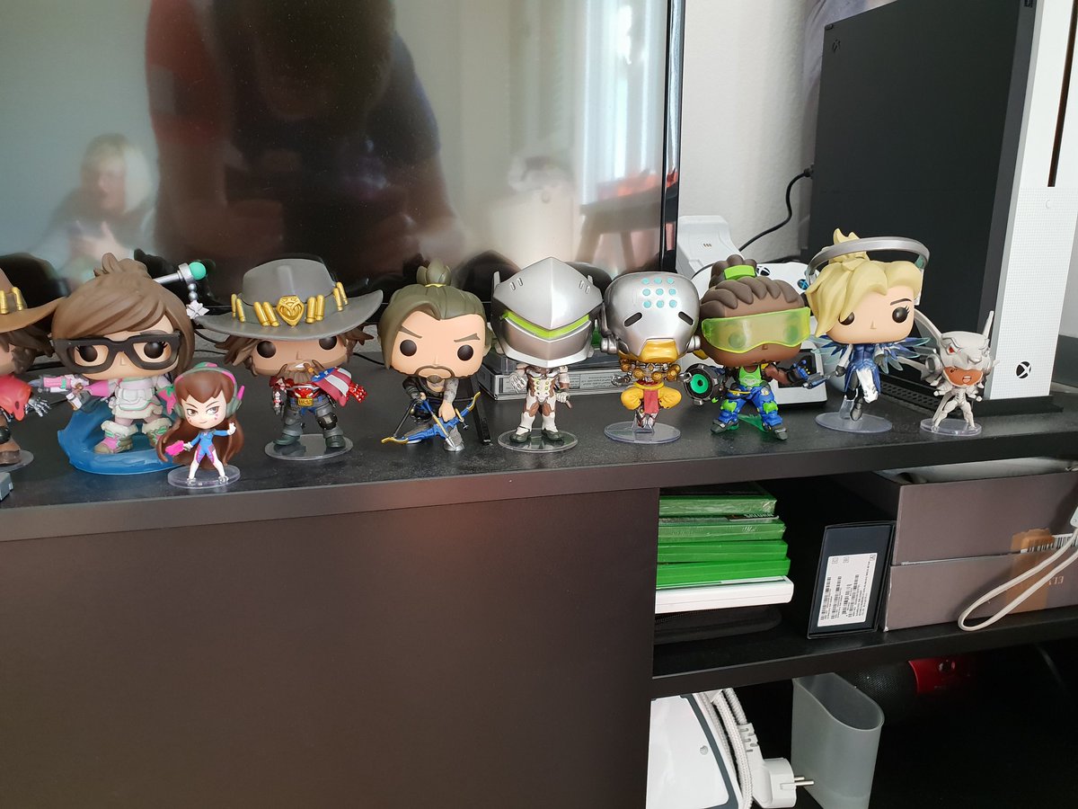 TimeBandit_Cos's tweet image. Went fabrich shopping and did a little stop at GameStop to get three new OW-Funkos for our OW-Family and i couldnt resist taking Dumbledore with me XD We defo need much more space~
#Funkoaddiction #FunkoPOP