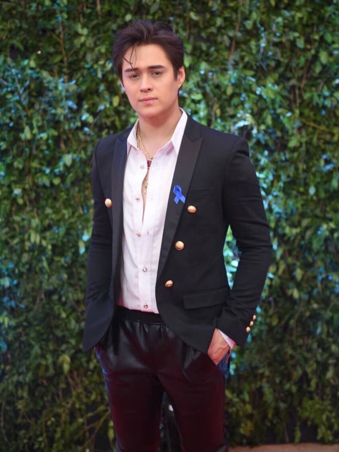 deepredgarnett's tweet photo. Oh man, why do they remind me of anastasia steel and christian grey. 

#LizQuenAtABSCBNBall https://t.co/Wgif2mxvvc