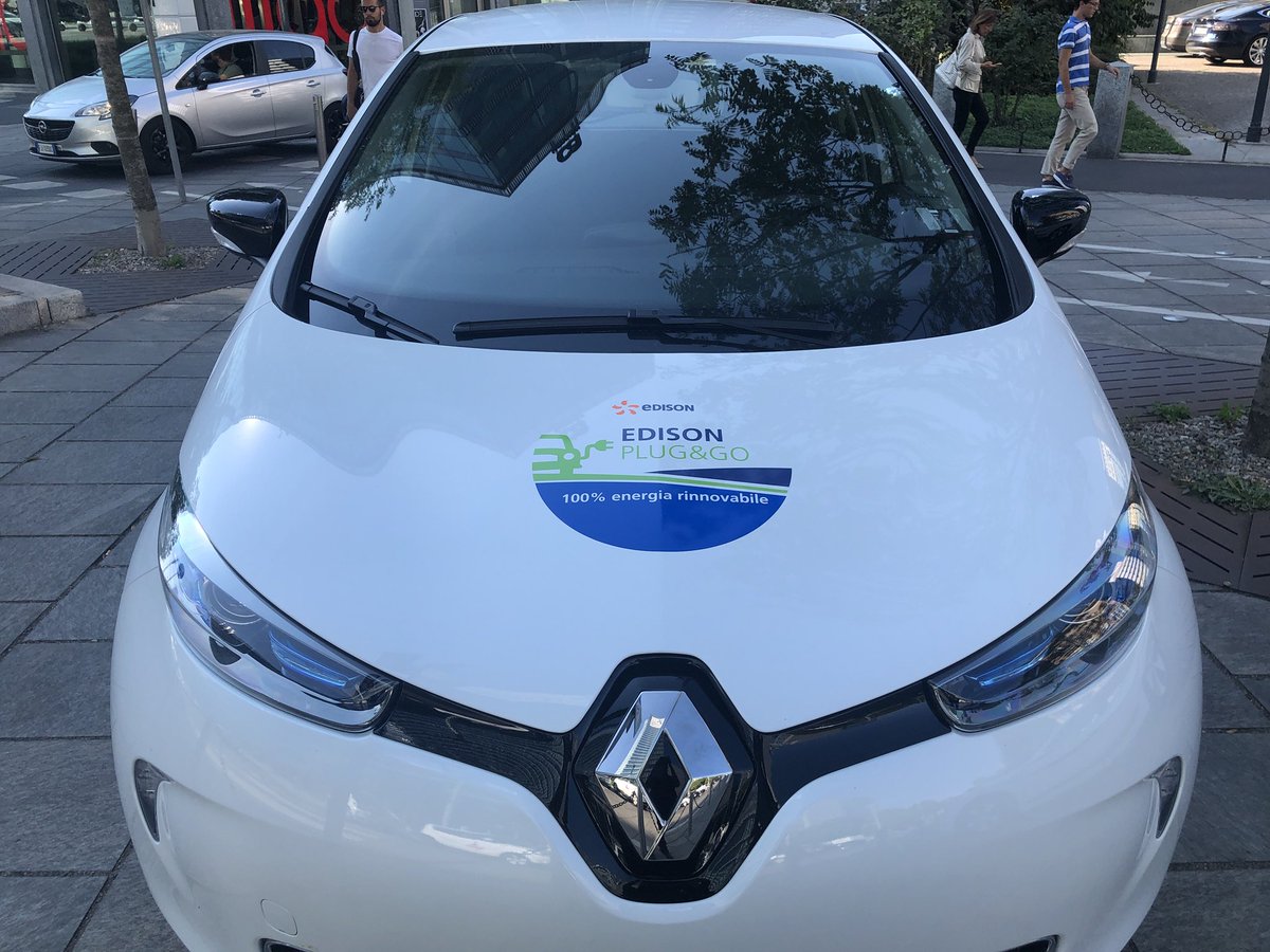 EdisonNews's tweet photo. Ed ecco, dopo 40km a #emissionizero, l’auto elettrica in dotazione alla nostra Centrale #Bertini al raduno che chiude la seconda edizione di @emobevento. Scopri di più sul nostro impegno per una mobilità sostenibile: https://t.co/IGcCiqbzgX #emob2018 https://t.co/owp9ic3b8D