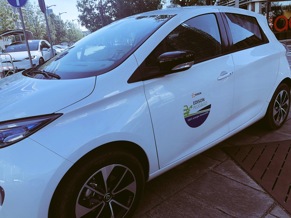 EdisonNews's tweet photo. Ed ecco, dopo 40km a #emissionizero, l’auto elettrica in dotazione alla nostra Centrale #Bertini al raduno che chiude la seconda edizione di @emobevento. Scopri di più sul nostro impegno per una mobilità sostenibile: https://t.co/IGcCiqbzgX #emob2018 https://t.co/owp9ic3b8D