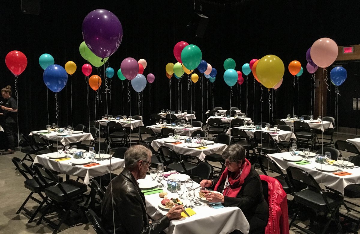eplantada's tweet photo. Primer recital fet al #FIPTR, amb molt de públic i entrega total a la causa poètica. Tot un luxe ser en aquesta ciutat, Trois-Rivières, que ells anomenen «la capital mundial de la poesia» ⚡️ https://t.co/xWJ5TtG6Om https://t.co/9f6dPkF90v