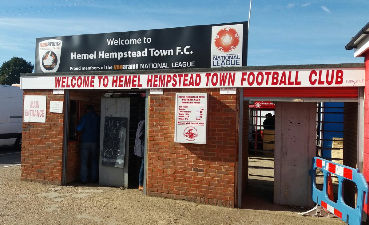 redlegTudor's tweet photo. Arrived at Vauxhall Road for @hemelfc v @OxCityFC ⚽ in @TheNationalLge South .. with a @NonLgeProgs 👏

A lovely day for @guidedogs and @nonleaguedogs to enjoy with a @TudorsClub @NonLeagueCrowd .. and visiting @OxfordCityFC @OxOnFootball 👍

#hugahound @tudor_army https://t.co/6AwHwGkUvz