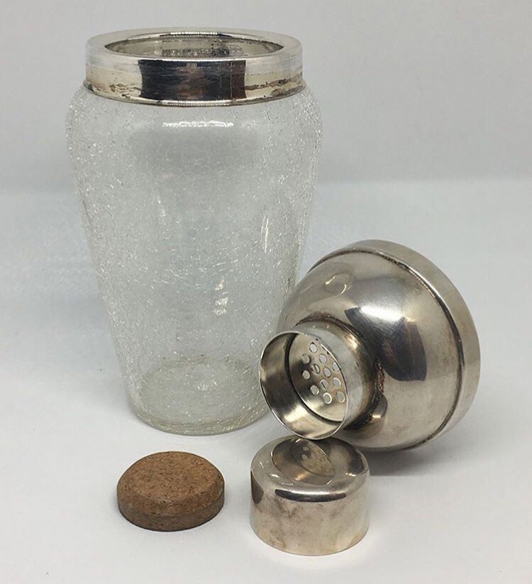 BcnVintage17's tweet photo. Coctelera de vidrio craquelado y tapa en plata #vintage #bartender #bar #cocktails #vintagecollection #raval #shaker #vintageshakers #vintageshop #glassandsilver #craquelado #glasscracked #glasscrackle https://t.co/u6hWokOvBs