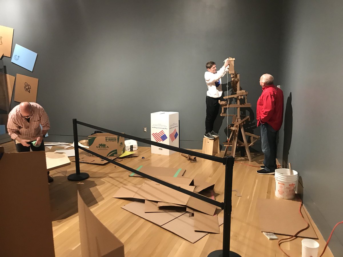 CGawNPHSArt's tweet image. Artists in residence @sceart1 &amp;amp; @tuckerschwier engineering with cardboard @IndianaMuseum #cardboardengineering @SouthernHancock #NewPalProud
