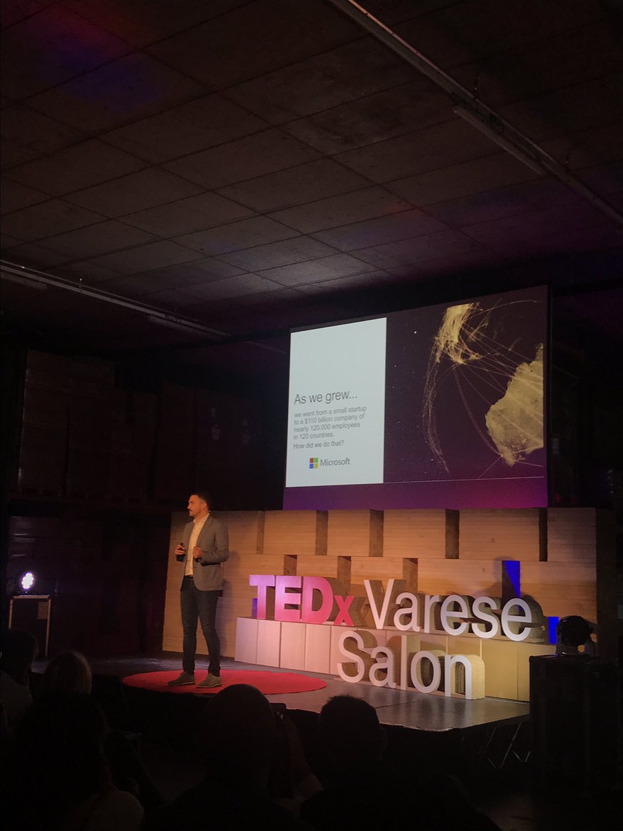 Ora sul palco di #TEDxVareseSalon <a href="/FabioSantini71/">Fabio Santini</a> di <a href="/microsoftitalia/">Microsoft Italia</a>! Quanto è importante la cultura aziendale in un’impresa?
