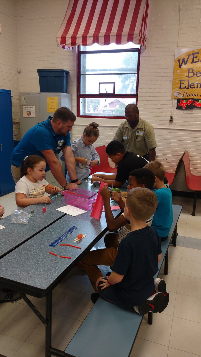LauraCoker09's tweet photo. BES had an AMAZING time at our first Safe House SOARS STEM event with our dad's! Our little engineers were building models for the new Pensacola Bay Bridge. What a great time of fun, learning, building, growing, and creativity! #ownyourimpact #ecsdfl #legacyoflearning https://t.co/cWYS9wHKny