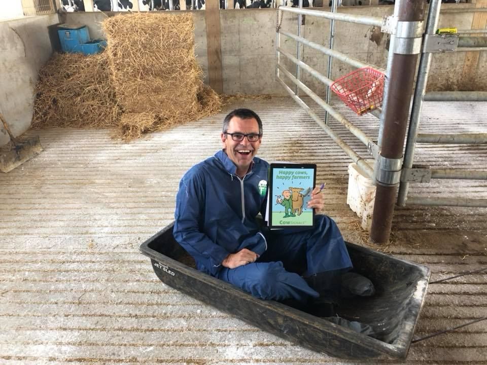 CowSignals's tweet photo. Joep is feeling right at home in this mobile #cuddlebox. Use a cuddle box for hygienic and stress-free calving for cow and calf: https://t.co/OSGbxdn6p4 https://t.co/WfPZIttzfJ