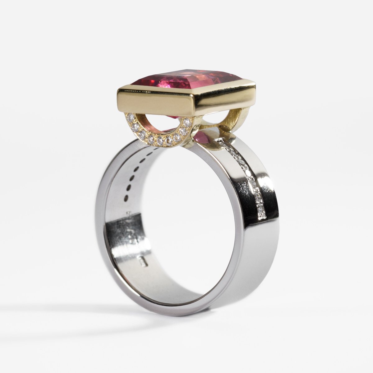DWorks_Studio's tweet photo. We're ready for the weekend...Yay! This ring is worn by cover star Lucy Kennedy in the current issue of @IrishCountryMag. Happy Weekend everyone. #jewelleryfortheweekend #IrishDesign #IrishFashion https://t.co/AWE39xU32c