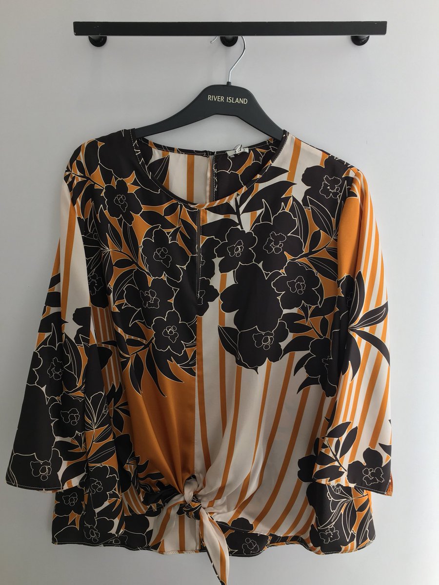 ChelleReeve's tweet photo. @riverisland love shopping but @riverisland you need to stock more sizes over a size 12. At least 3 people asked about this top in a 16- no stock☹️ #missingoutonsales #lovethecurvygirls https://t.co/y3OGZillni