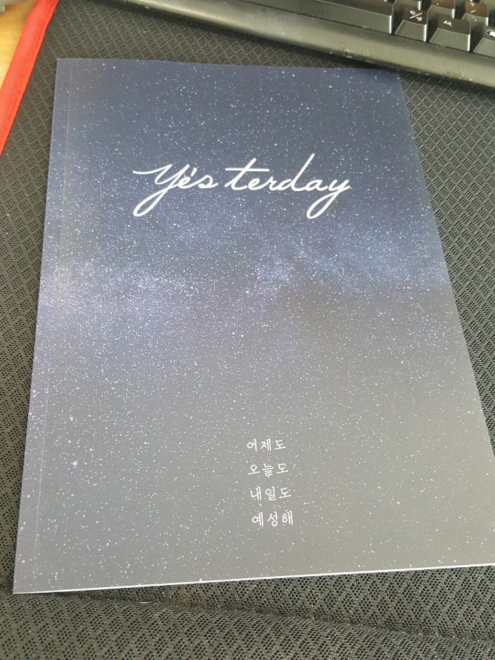 yesungsolo0824's tweet photo. Ye`sterday goods 판매 안내 https://t.co/BgUkU48mZx

주문기간 : 2018 .09 . 29 ~ 2018 .10 .12
goods종류 : 
예성솔로유니온 공동굿즈 
도록(catalog , 圖錄)  /  포토카드 / 띠부띠부씰 
불룻님 굿즈
원목네임핀 + 스티커
 #Yesung #예성 #イェソン https://t.co/iIbhCagVrV
