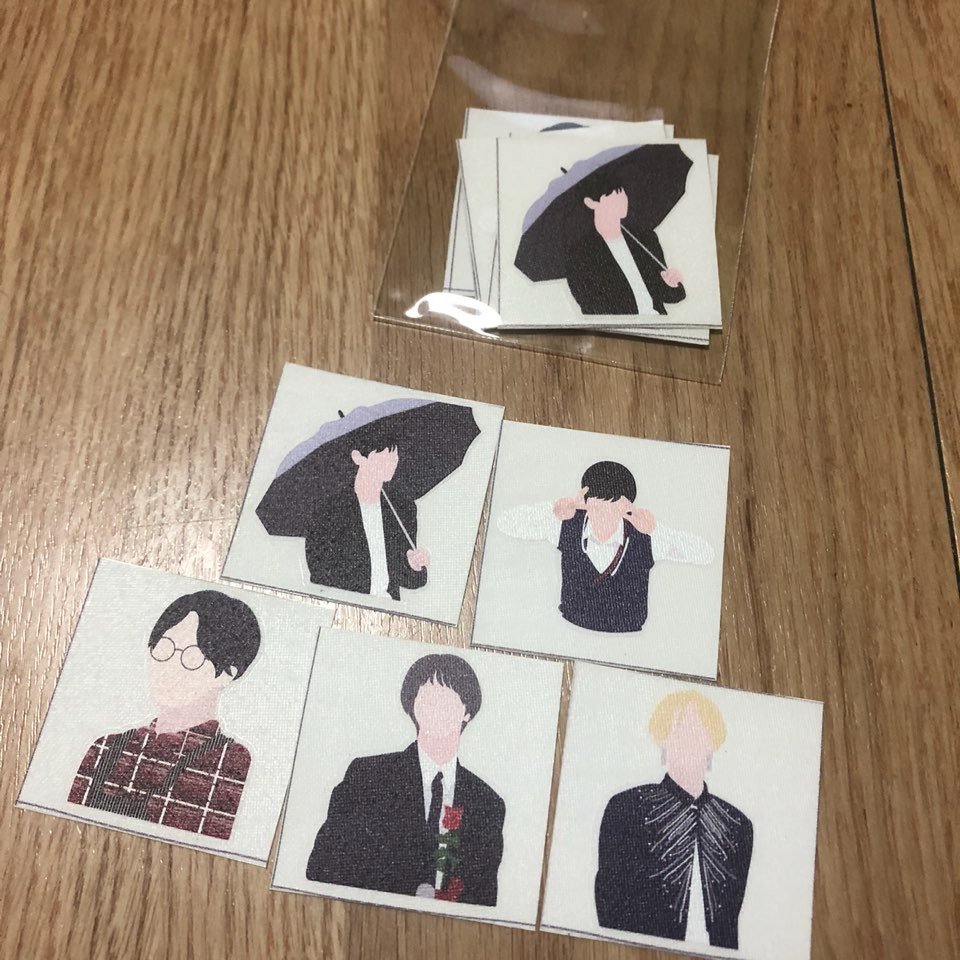 yesungsolo0824's tweet photo. Ye`sterday goods 판매 안내 https://t.co/BgUkU48mZx

주문기간 : 2018 .09 . 29 ~ 2018 .10 .12
goods종류 : 
예성솔로유니온 공동굿즈 
도록(catalog , 圖錄)  /  포토카드 / 띠부띠부씰 
불룻님 굿즈
원목네임핀 + 스티커
 #Yesung #예성 #イェソン https://t.co/iIbhCagVrV