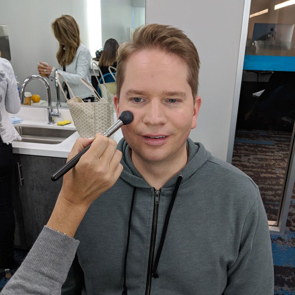 DaveCrenshaw's tweet image. When you love what you do, you are more willing to put up with the little things that are not so great...like hair and make-up. Ha! DaveCrenshaw.com/Strengths
 #linkedinlearninginstructor #gettingcameraready #davecrenshaw