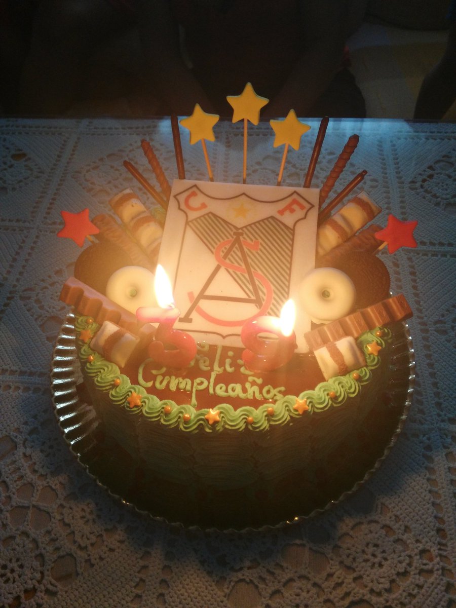 navarrorondan's tweet photo. Esta es la mejor tarta que que puede tener un atlestista .....GRACIAS
#comandoriscalito https://t.co/vH81IieH4D
