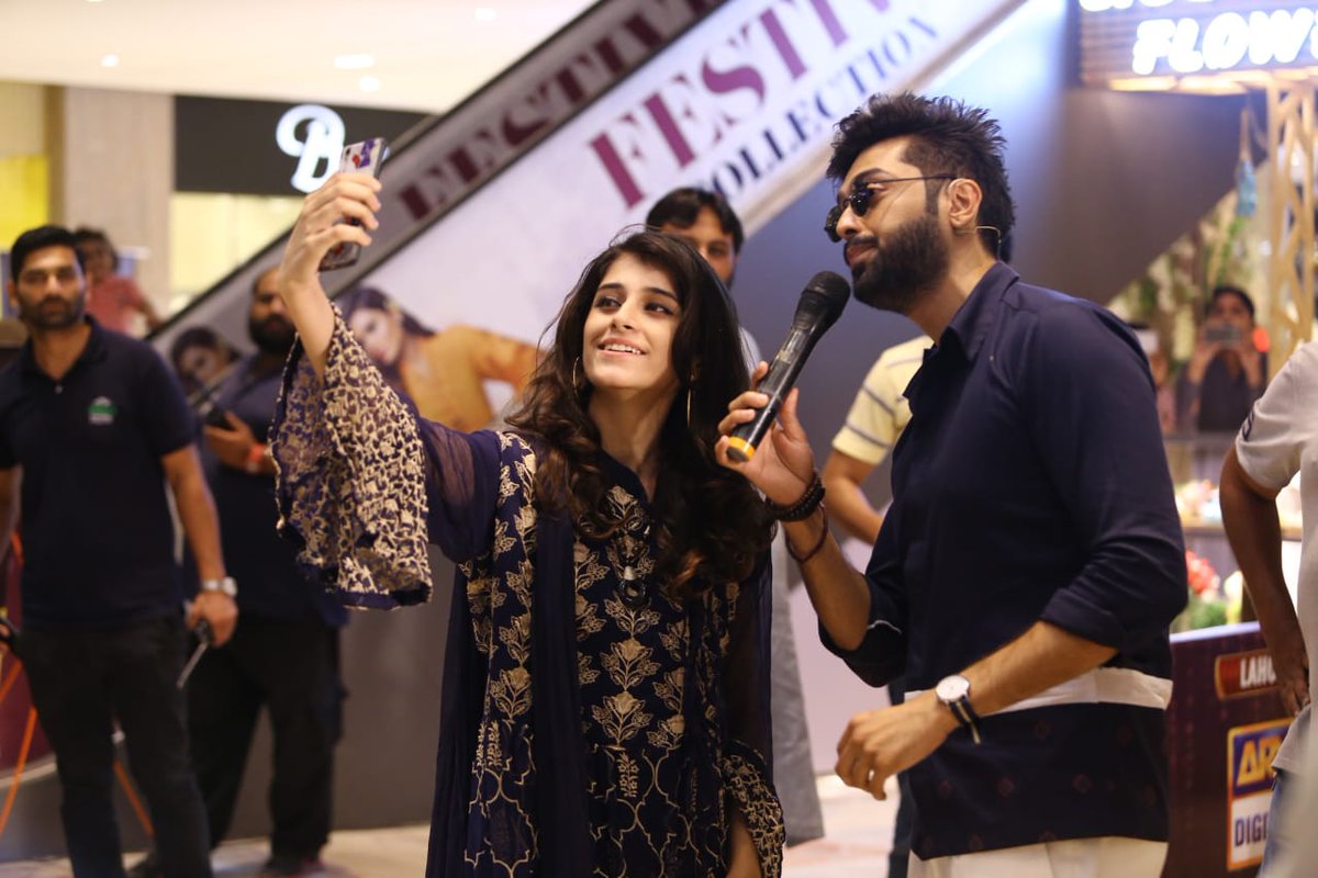 Jamesa_AI's tweet photo. @fahadmustafa26 at #FortressSquare, #Lahore. Happening now!
#JeetoPakistanLahoreSpecial #ARYDigital
#Fan_Of_Fahad_Mustafa https://t.co/YxfwEba762