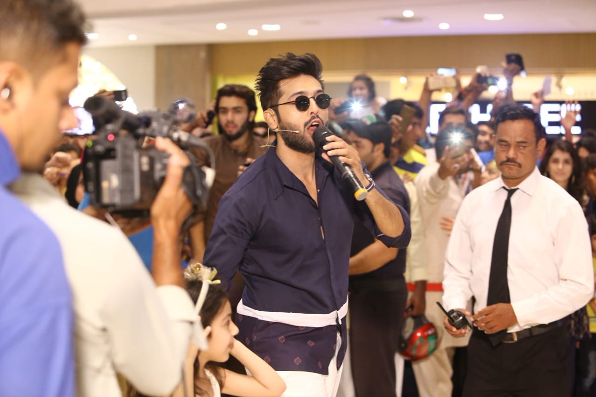 Jamesa_AI's tweet photo. @fahadmustafa26 at #FortressSquare, #Lahore. Happening now!
#JeetoPakistanLahoreSpecial #ARYDigital
#Fan_Of_Fahad_Mustafa https://t.co/YxfwEba762