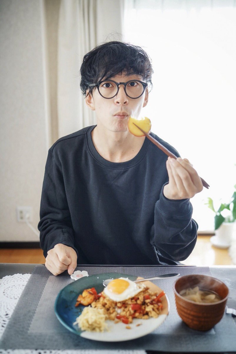 Soi Twitterren 作ってあげたい彼ごはん という料理本があったけど いつか 作ってみましたスタジオ飯 っていう私のご飯を食べてくれてる モデルさんと フォトグラファーさんと メイクさんの写真が沢山入った 新しいタイプの料理写真集作りたい願望あり