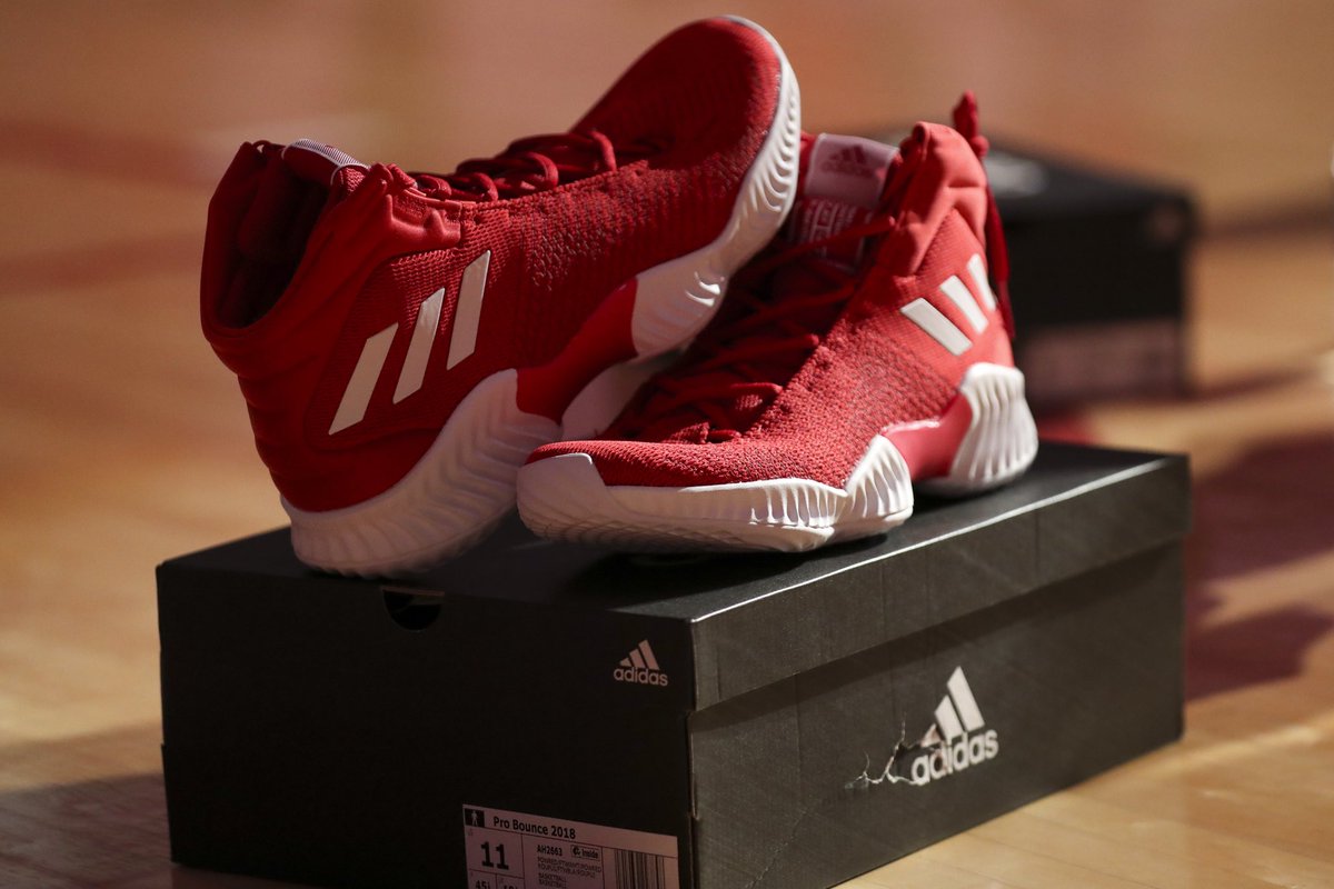 IU_SAB's tweet photo. Last night, adidas provided everyone who participated in our Candy Stripe Classic with free shoes‼️ Huge thank you to @adidasHoops! Can’t wait to see everyone at #HoosierHyteria. #teamadidas #giftedbyadidas https://t.co/i2Gc9t4nA4