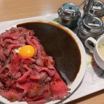 名古屋に来たらコレ!カレーとローストビーフの美味しいもの同士を盛ったお得グルメ!