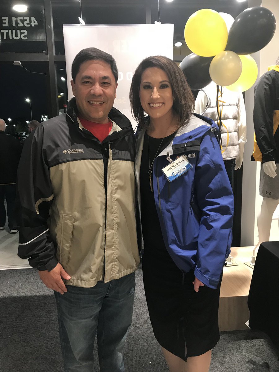 PeteNajera1's tweet photo. Enjoyed the Sip-and-See last night with @WichitaState’s own @LisaTeachman celebrating the opening of Braeburn Square and the new #ShockerStore! https://t.co/42T3GzKV0P