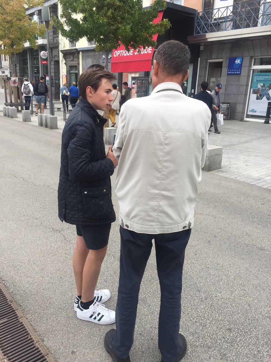 lesjem63's tweet photo. Aujourd’hui, nous avons participé aux #JourneesLaREM avec @LREM_Auvergne ! Réel échange avec les clermontois(es)
Bonne rentrée à tous #LREM #JAM63 https://t.co/5OXqdH36X9