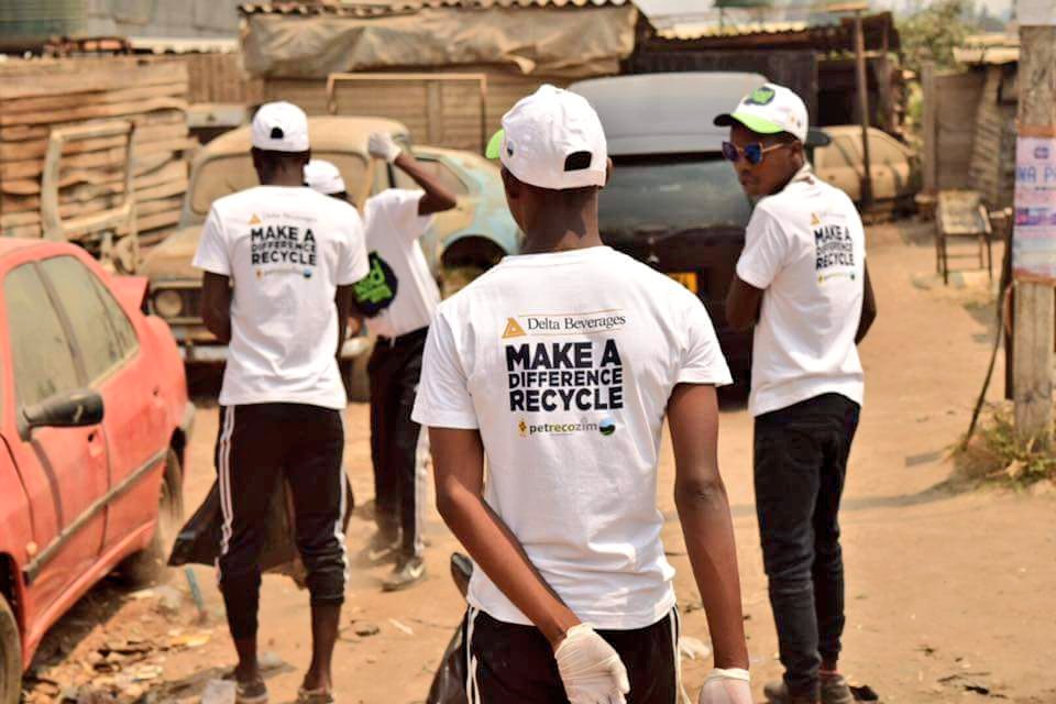 DeltaCorpZim's tweet photo. Taking the #MADmovement across Seke. We are making a difference through educating and raising awareness of the various ways that you may keep your environment clean. https://t.co/jeIbOIhkTw