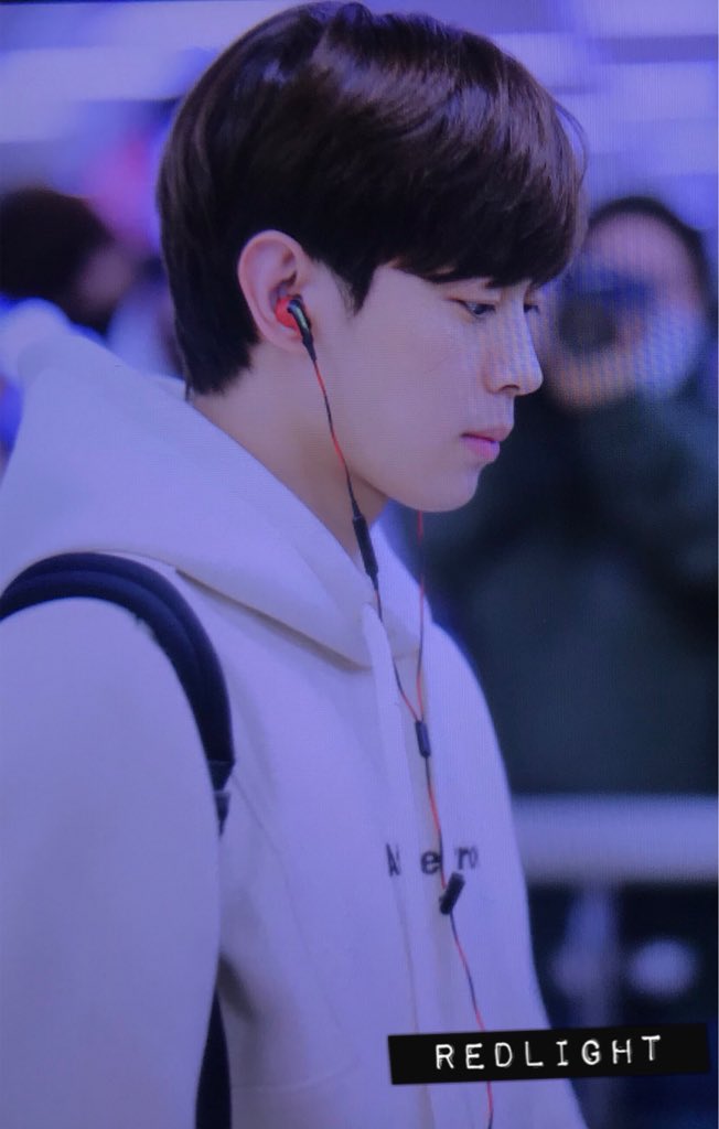 REDLIGHT_bean's tweet photo. 180929 입국 홍빈 홍빈날 만난 홍빈이 ❤️ @RedBeans93  #홍빈 #이홍빈 #HONGBIN #VIXX #하늘에서내리는1억개의별 #노희준 https://t.co/tKH4cA23Qz