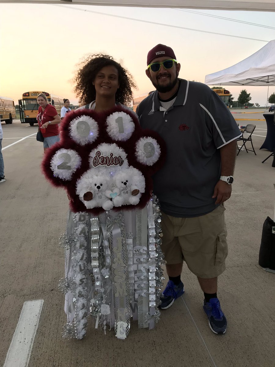 _jazz_10's tweet photo. last homecoming was one for the books #StrangerViews https://t.co/dBY7J2G7E1