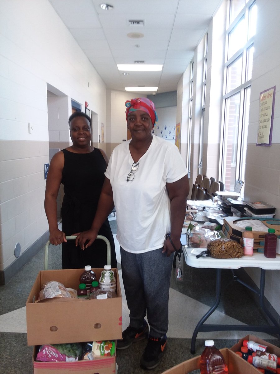 TabithaSHamilt1's tweet photo. Ibraham Teachers give from the heart! Thank you Mrs.Davis for supporting our food pantry @IbrahamES !  Thank you Epiphany for supporting Ibraham! https://t.co/a54QO7yULH